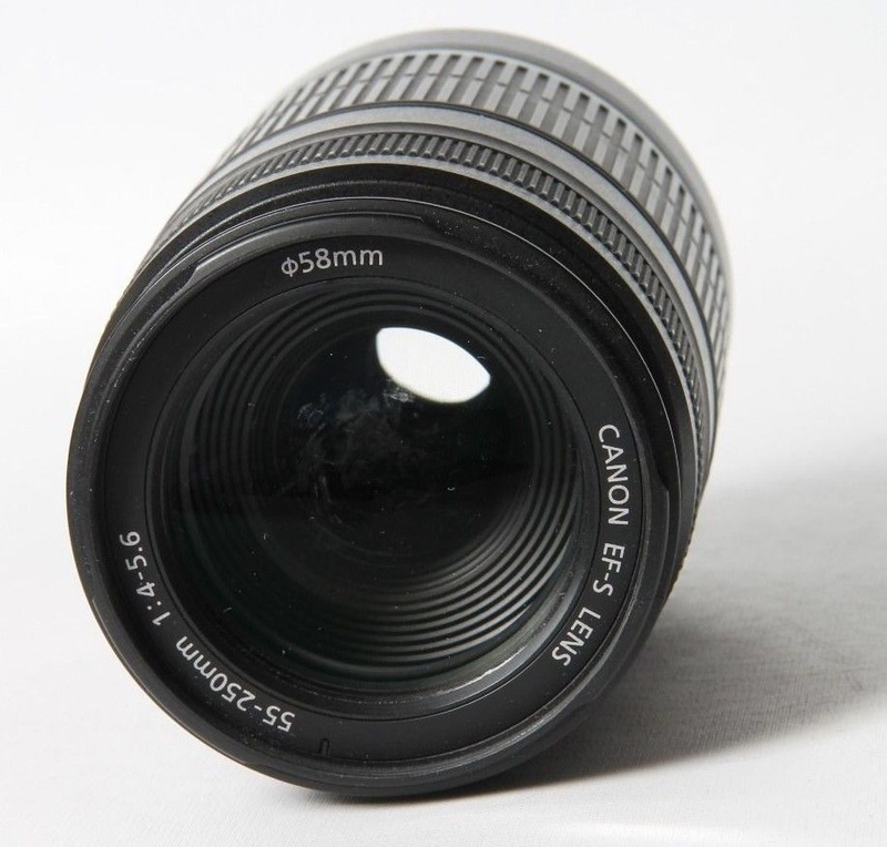 Illustration for article titled Anyone ever bought a used lens and cleaned it out?